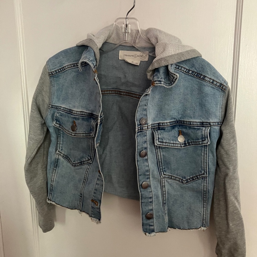 Stylish jean jacket with terry sleeves and hood